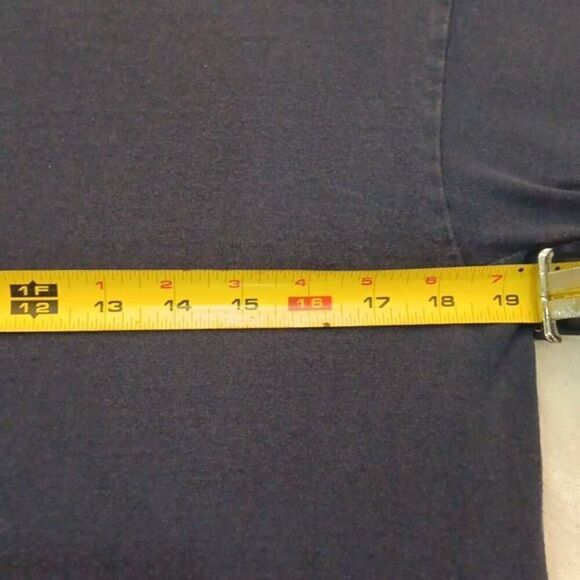 Boston Red Sox Tshirt Size XL (Wears more like a large) PTP 19.5" Length 25" Br - Picture 5 of 6